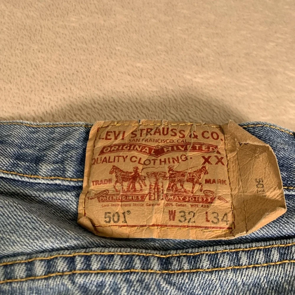 VTG Levis‎ 501 Jeans Mens 31x27 Blue Denim Straight Button Fly Light Wash Hemmed